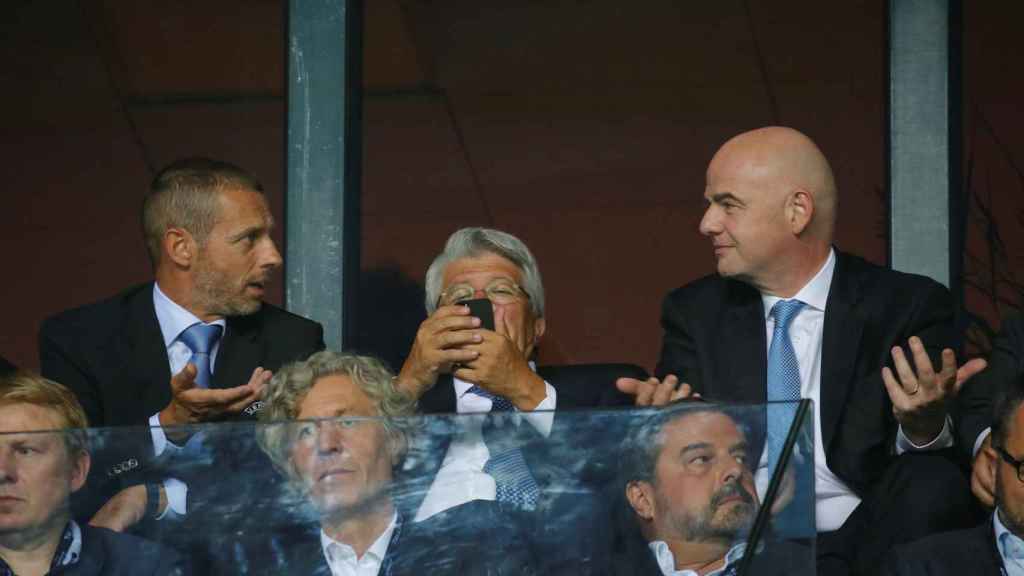 Gianni Infantino y Aleksander Ceferin, viendo la Supercopa de Europa