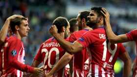 Los jugadores del Atlético de Madrid celebran un gol de Diego Costa