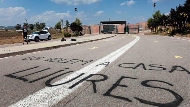 Pintadas a favor de los presos independentistas en la cárcel de Lledoners.