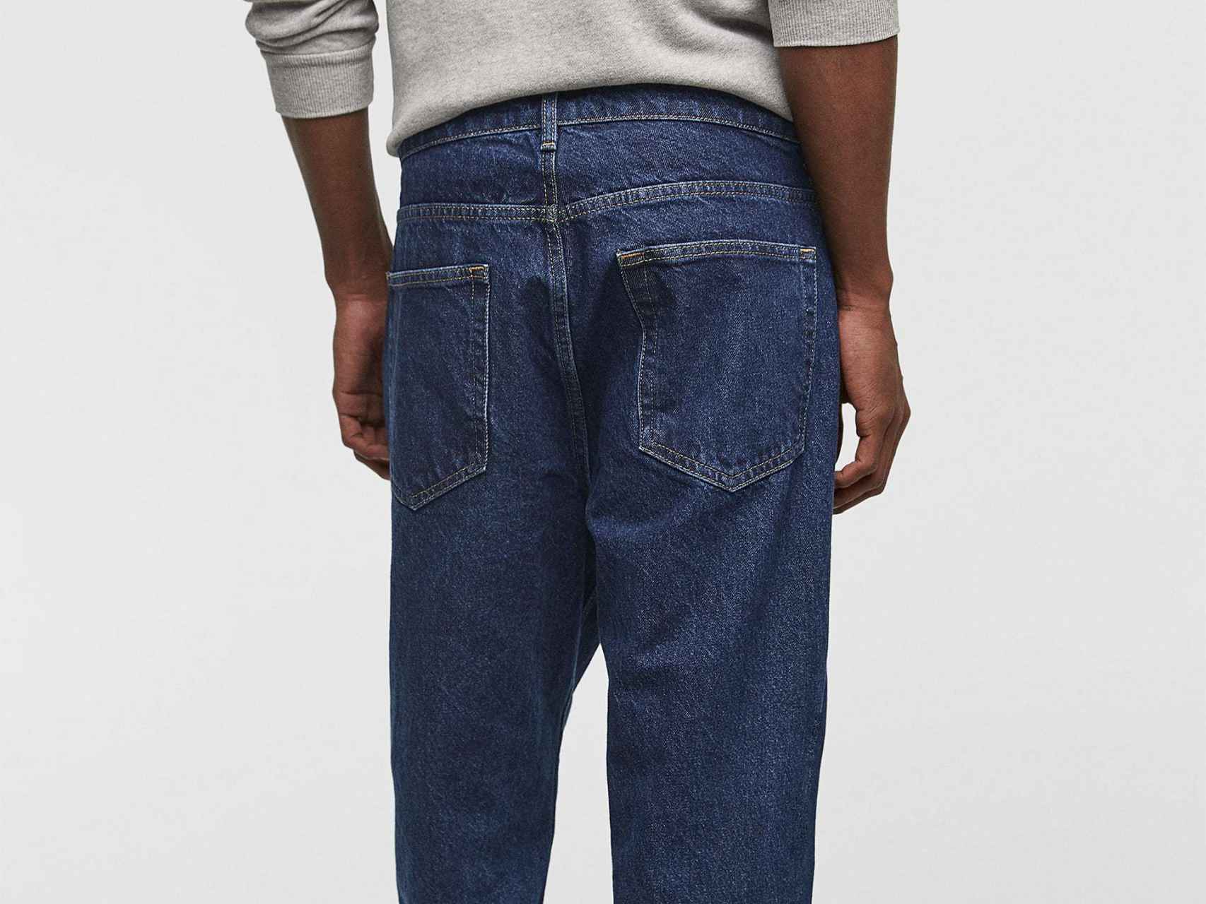 Pantalón de tiro bajo de Zara, 25,99 euros.