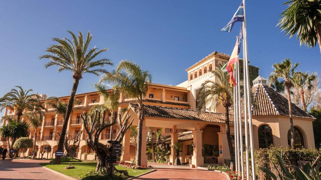 Imagen de la entrada del hotel.