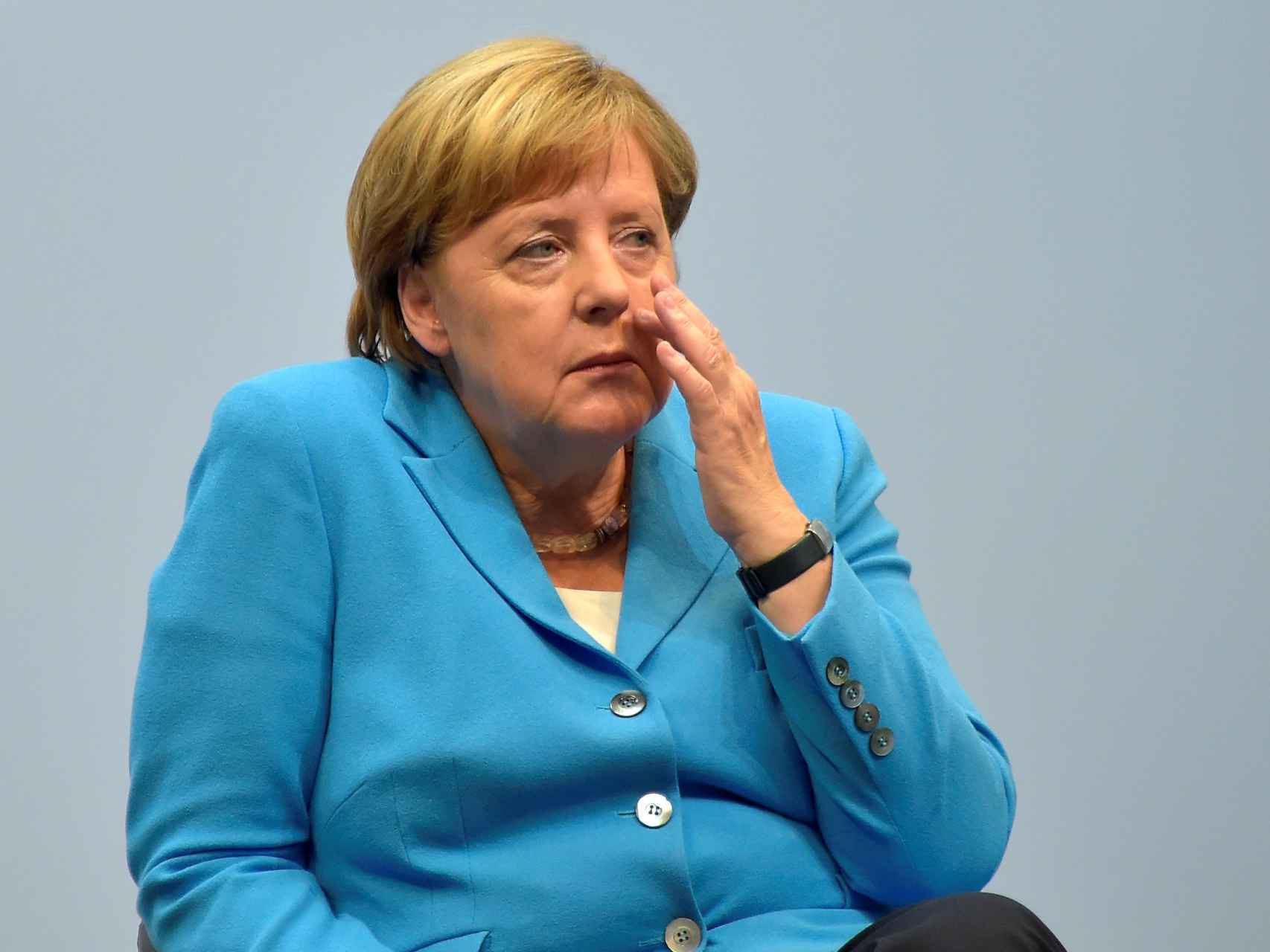 La canciller Merkel durante una visita a una empresa alemana.