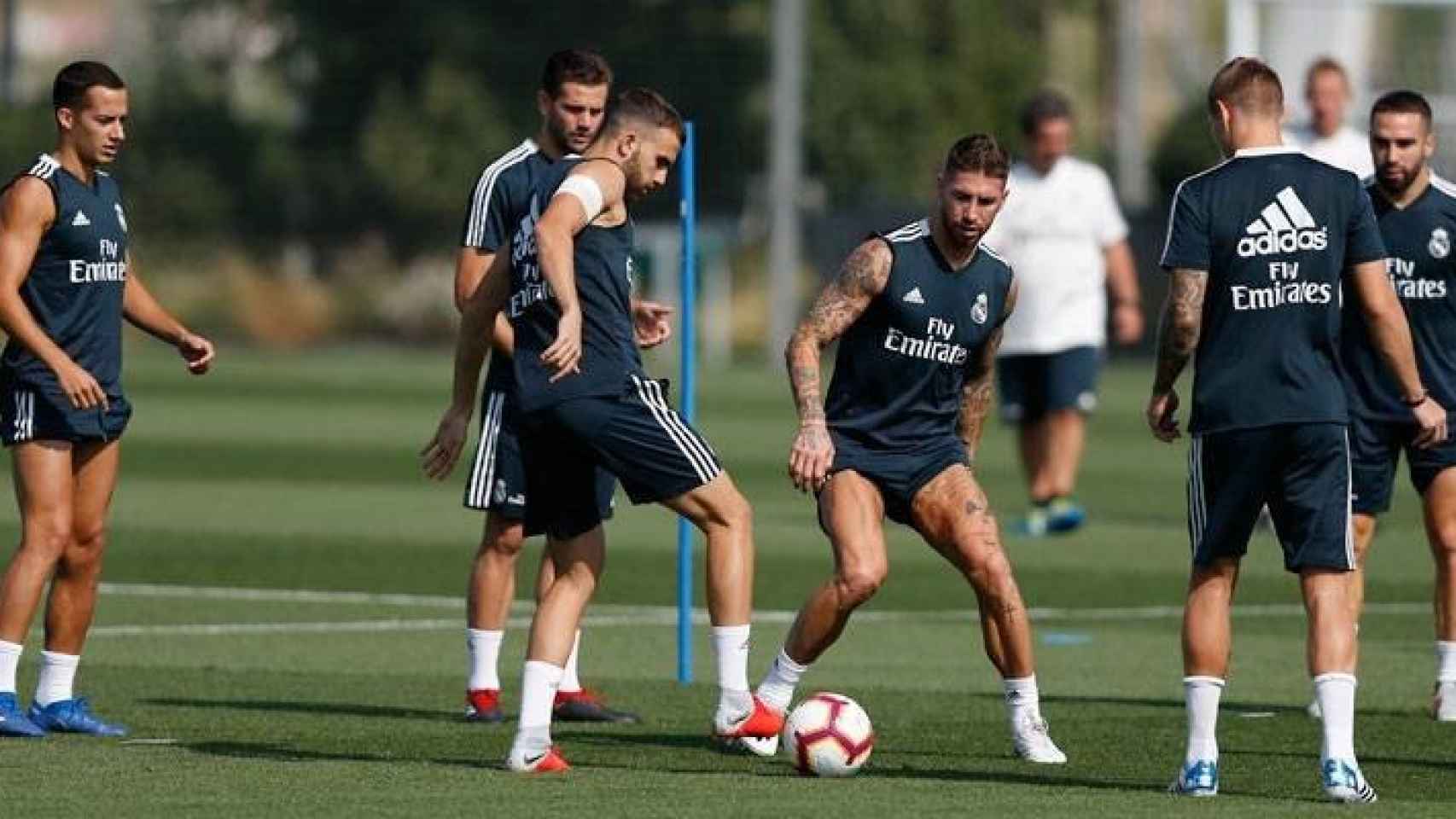 Ramos, Kroos y Mayoral en un entrenamiento con el Real Madrid