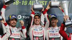 Alonso, Nakajima y Buemi celebran la victoria en la 6 Horas de Silverstone