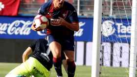El centrocampista del Eibar Gonzalo Escalante celebra su gol
