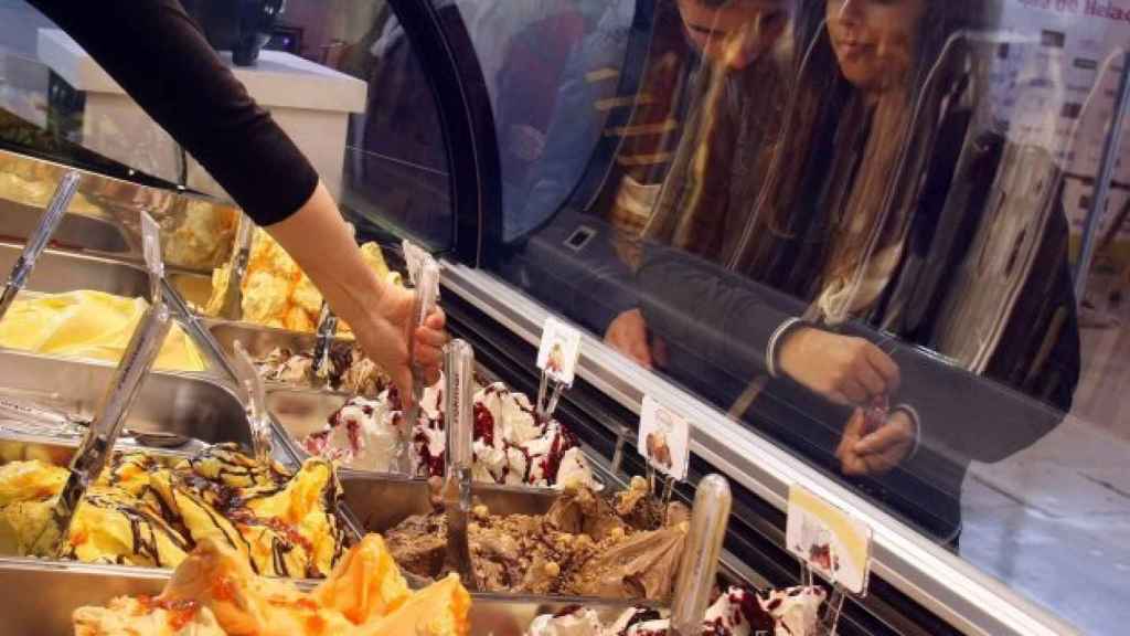 Diez sabores, nueve heladerías y la tradición gastronómica española.