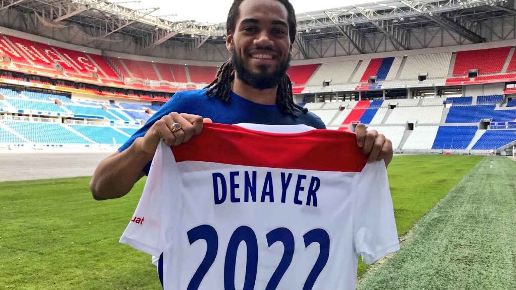 Denayer nuevo jugador del Lyon. Foto: Twitter. (@OL)