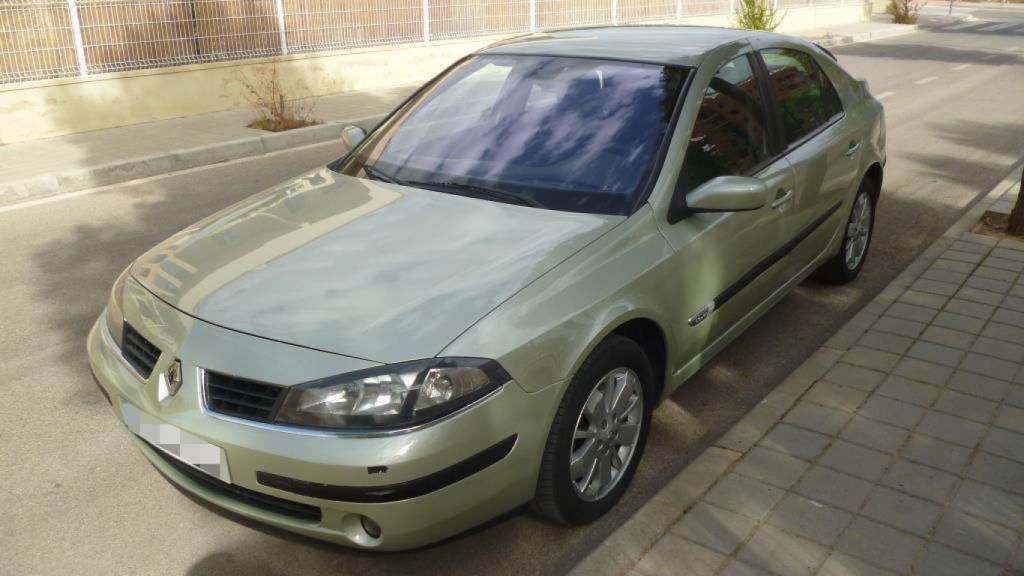 Renault Laguna dorado