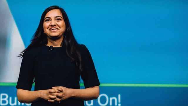 Kriti Sharma, vicepresidenta de bots e inteligencia artificial (IA) de Sage, en una charla.