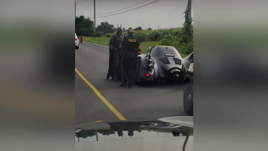 A Batman también le para la Policía