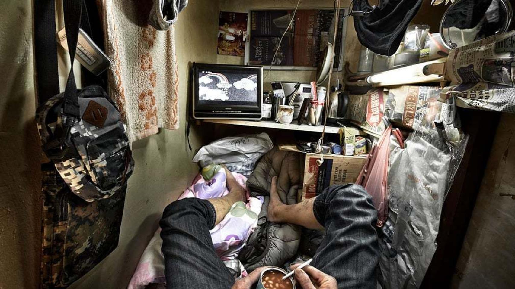 Cuando tu casa es un ataúd de 4 metros: así son las comunidades secretas de  los pobres de Hong Kong
