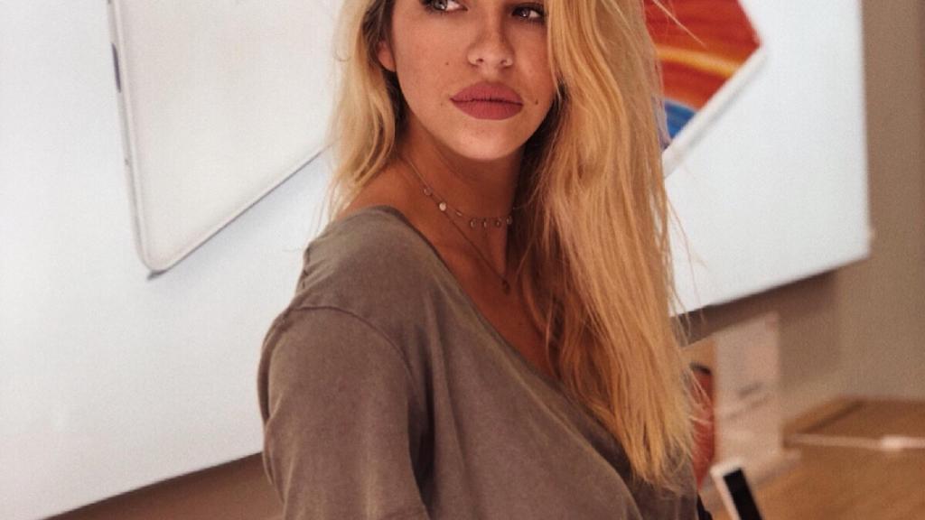 Anita Matamoros posando en el photocall de un evento en Madrid.