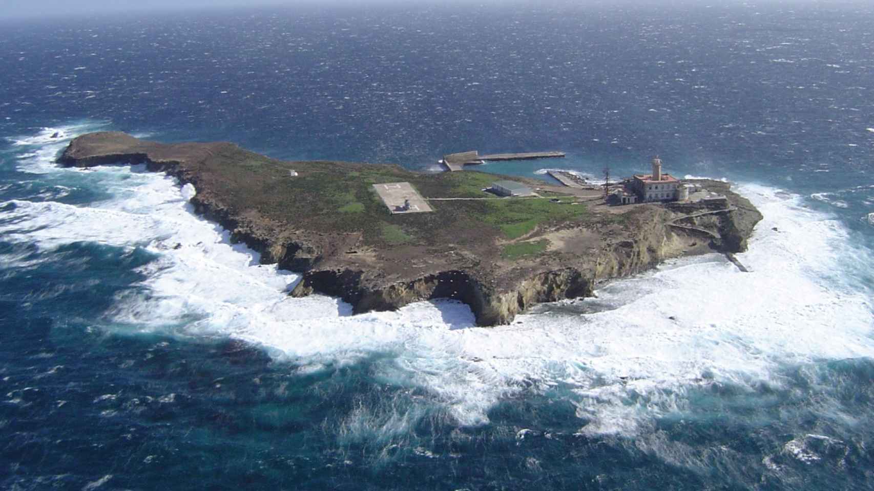 Vista aérea de la isla de Alborán.
