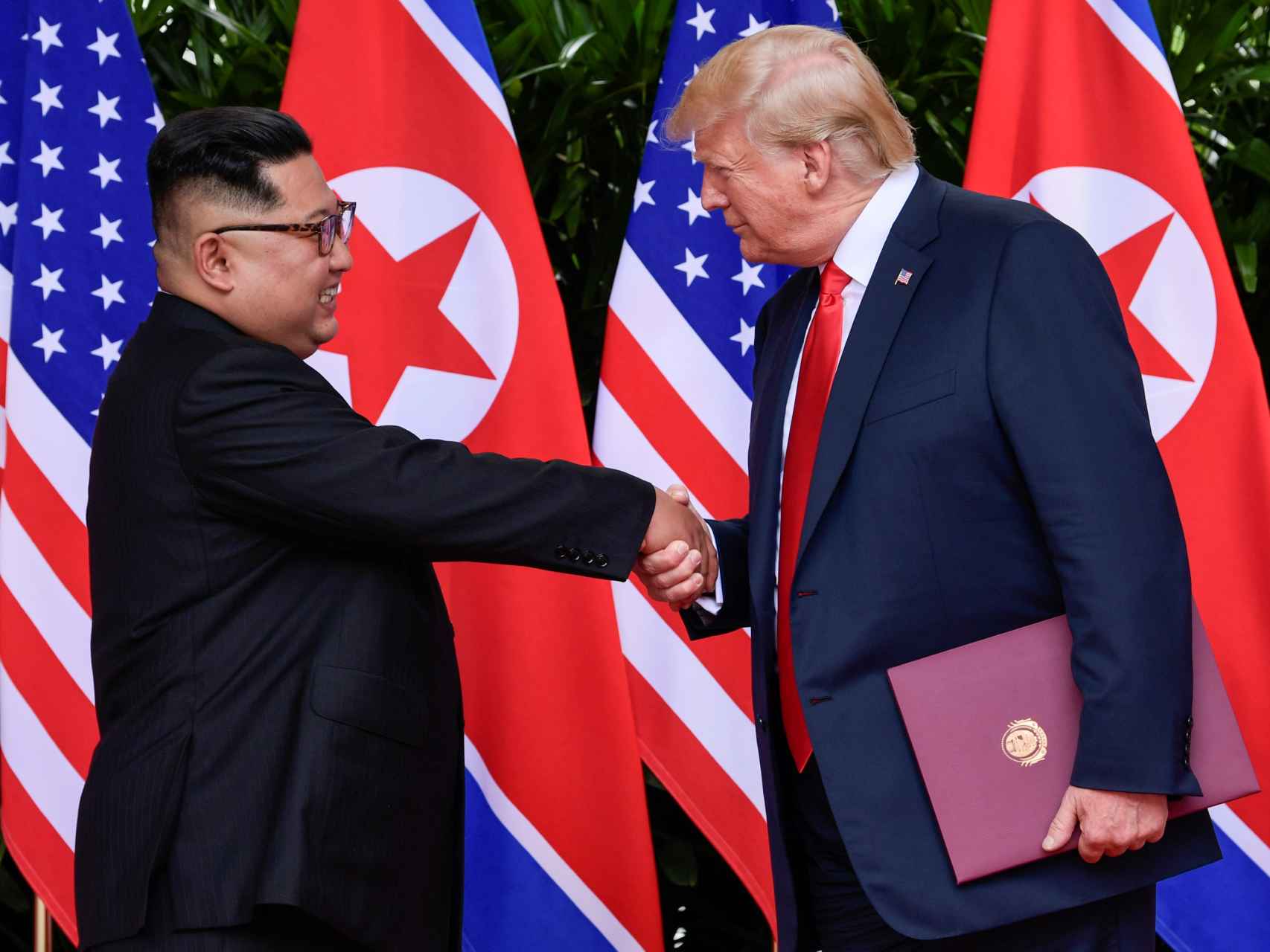 Los líderes Kim Jong-Un y Donald Trump en una cumbre.