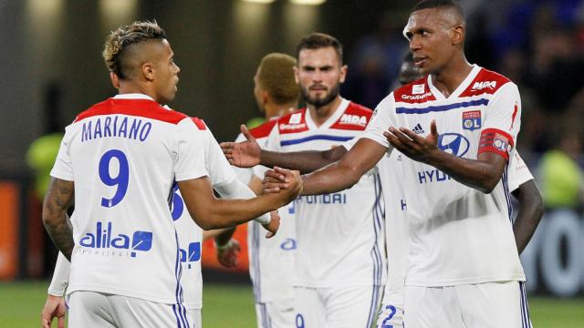 Mariano Díaz celebrando un gol con el Lyon