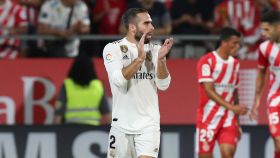 Carvajal anima a sus compañeros tras el gol del Girona