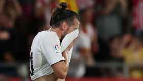 Gareth Bale, tapando su cara con la camiseta