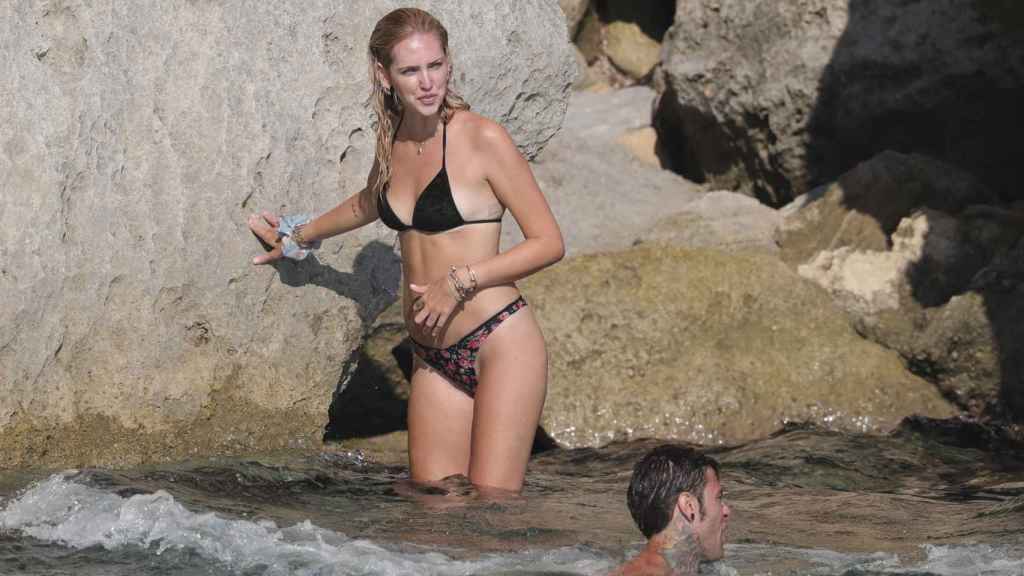 Chiara Ferragni en las aguas de Ibiza.