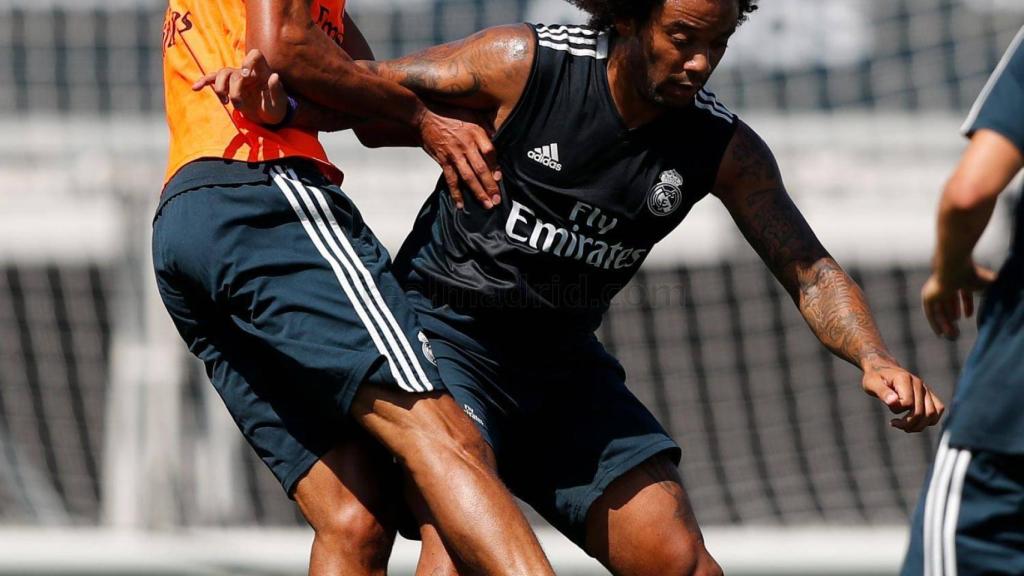 Varane y Marcelo entrenándose