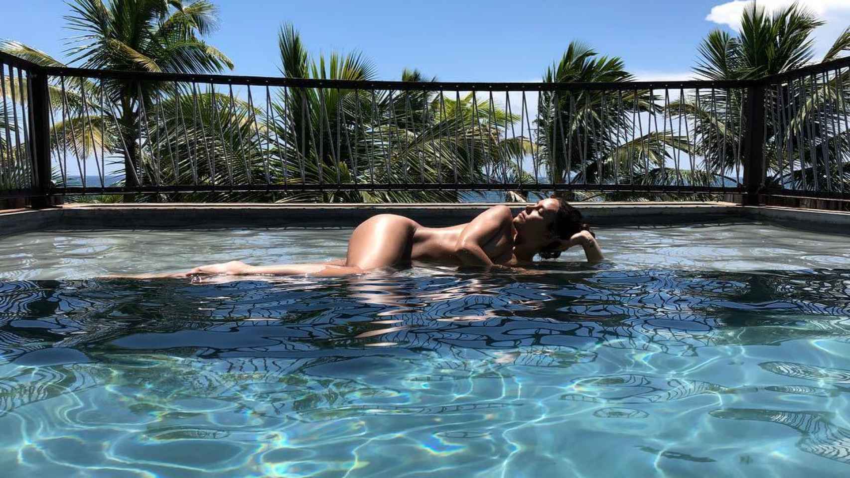Cristina Pedroche, desnuda en una piscina.