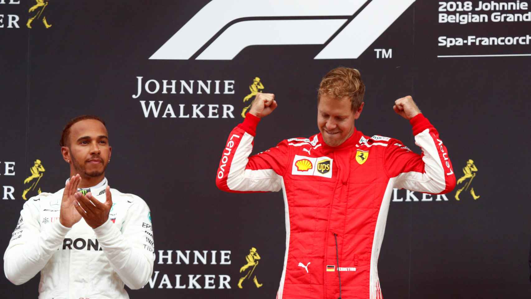 Hamilton aplaude a Vettel mientras celebra su victoria en Spa