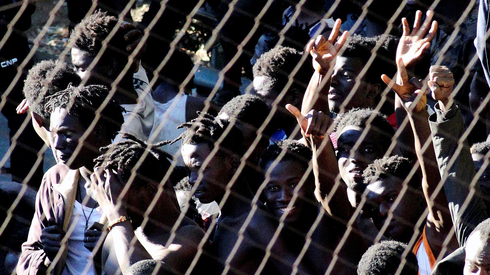 Migrantes que saltaron la valla, en el CETI de Ceuta.