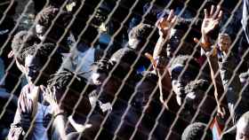 Detenidos por organización criminal 10 inmigrantes que saltaron la valla de Ceuta en julio