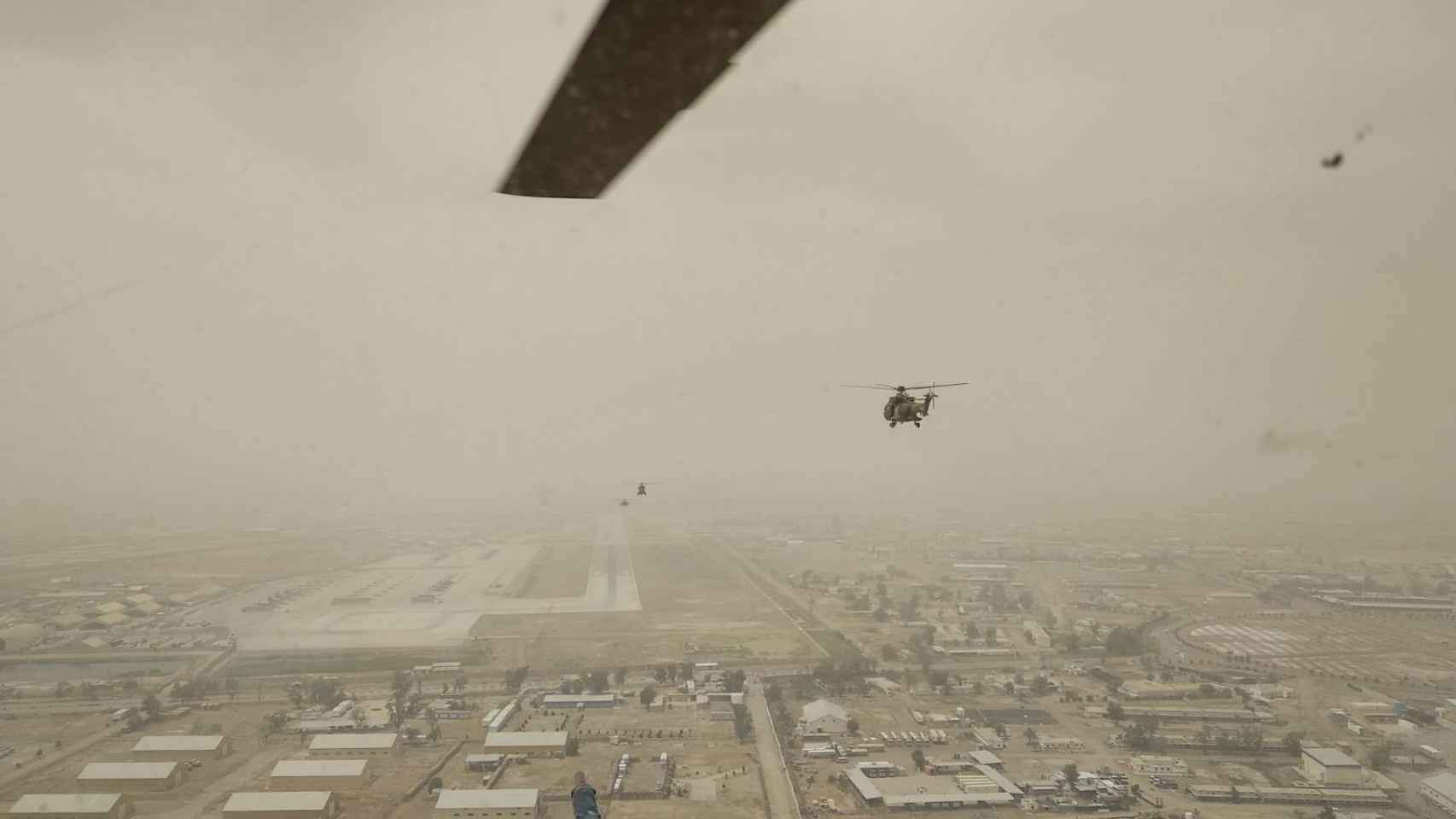 Helicópteros españoles sobrevolando Irak.