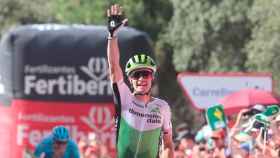 Benjamin King gana en el Puerto de Alfacar en La Vuelta