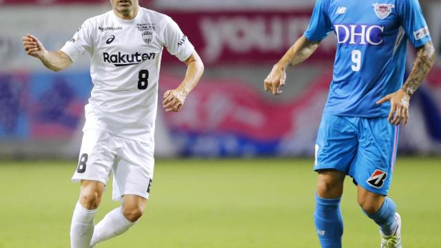 Iniesta durante un partido con el Vissel Kobe