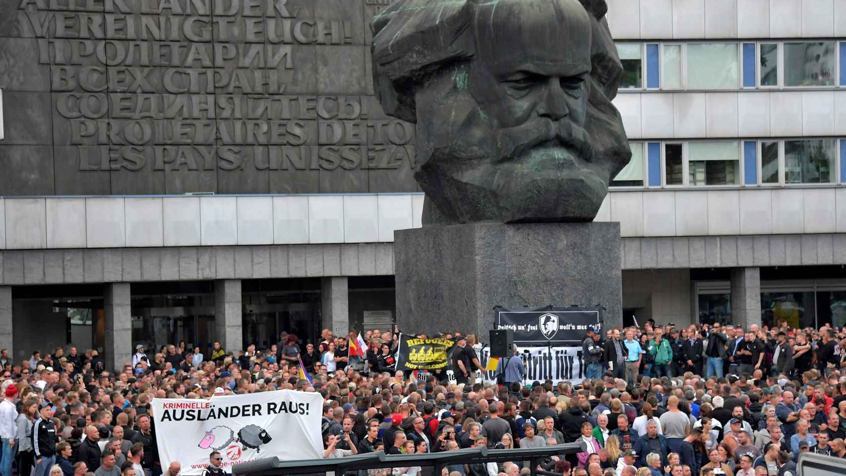 Partidarios de extrema derecha protestando en Chemnitz.