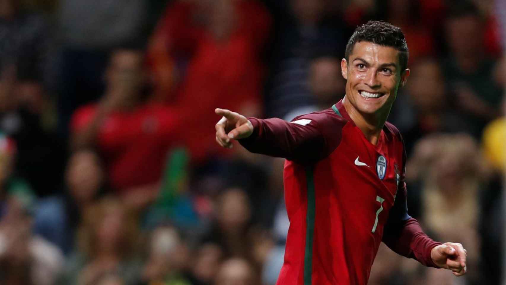 Cristiano gesticulando durante un partido con Portugal