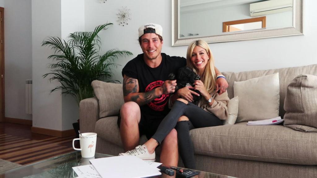 Pablo, Oriana y Cocco, el bulldog francés que también viajó hasta Chile junto a su dueña.