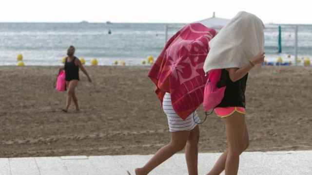 Amenaza de lluvia en las playas de Alicante.