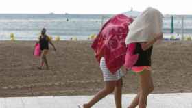 Amenaza de lluvia en las playas de Alicante.