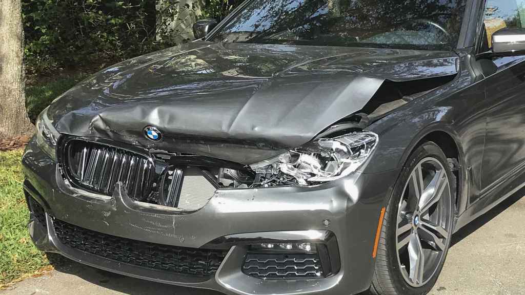 El coche de Chábeli Iglesias, destrozado.