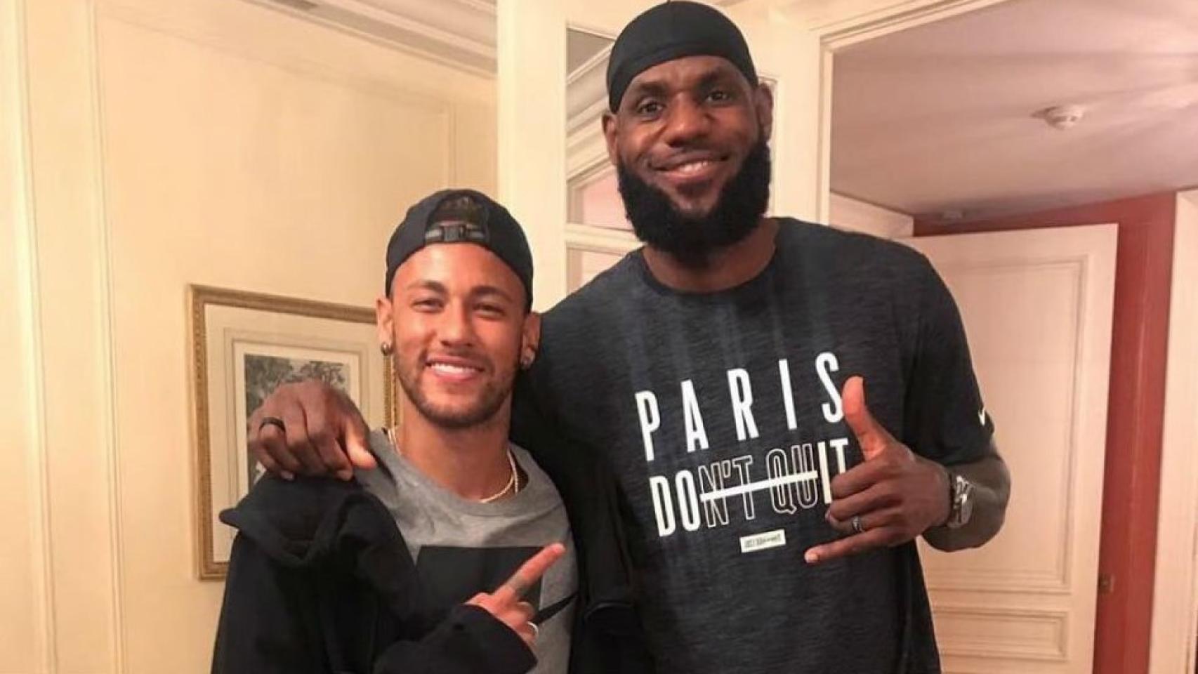 Lebron James posa junto a Neymar.