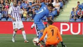 Jordi Masip detiene el disparo de Jaime Mata en el Getafe - Real Valladolid