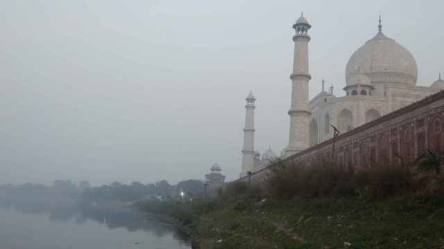 Los alrededores del Taj Mahal, llenos de basura.