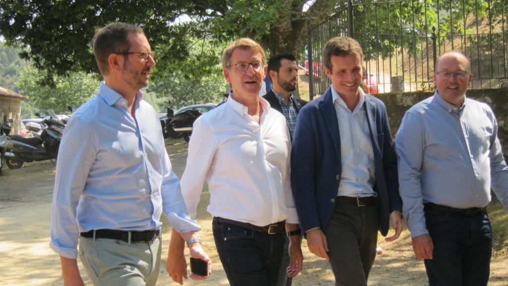 Maroto, Feijóo y Casado, en la Carballeira de San Xusto (Pontevedra).