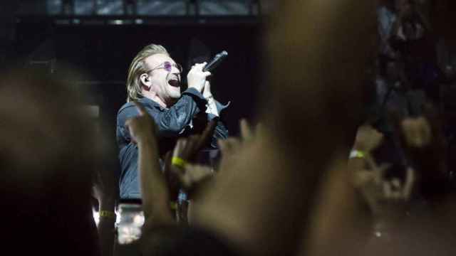 Bono, cantante de U2, durante un concierto en Berlín.