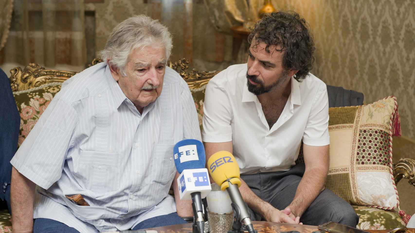 José Mujica junto al director de La noche de 12 años.