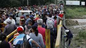 Ciudadanos venezolanos huyendo de la dictadura de Maduro.