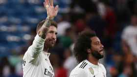 Sergio Ramos y Marcelo saludando a la afición