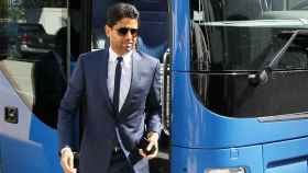 Al-Khelaifi, jeque del PSG, bajando del autobús del club