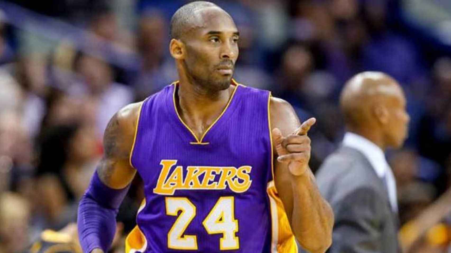 Aplicar haz Llamarada La mujer de Kobe Bryant muestra la camiseta que llevarán los Lakers en  homenaje a su marido