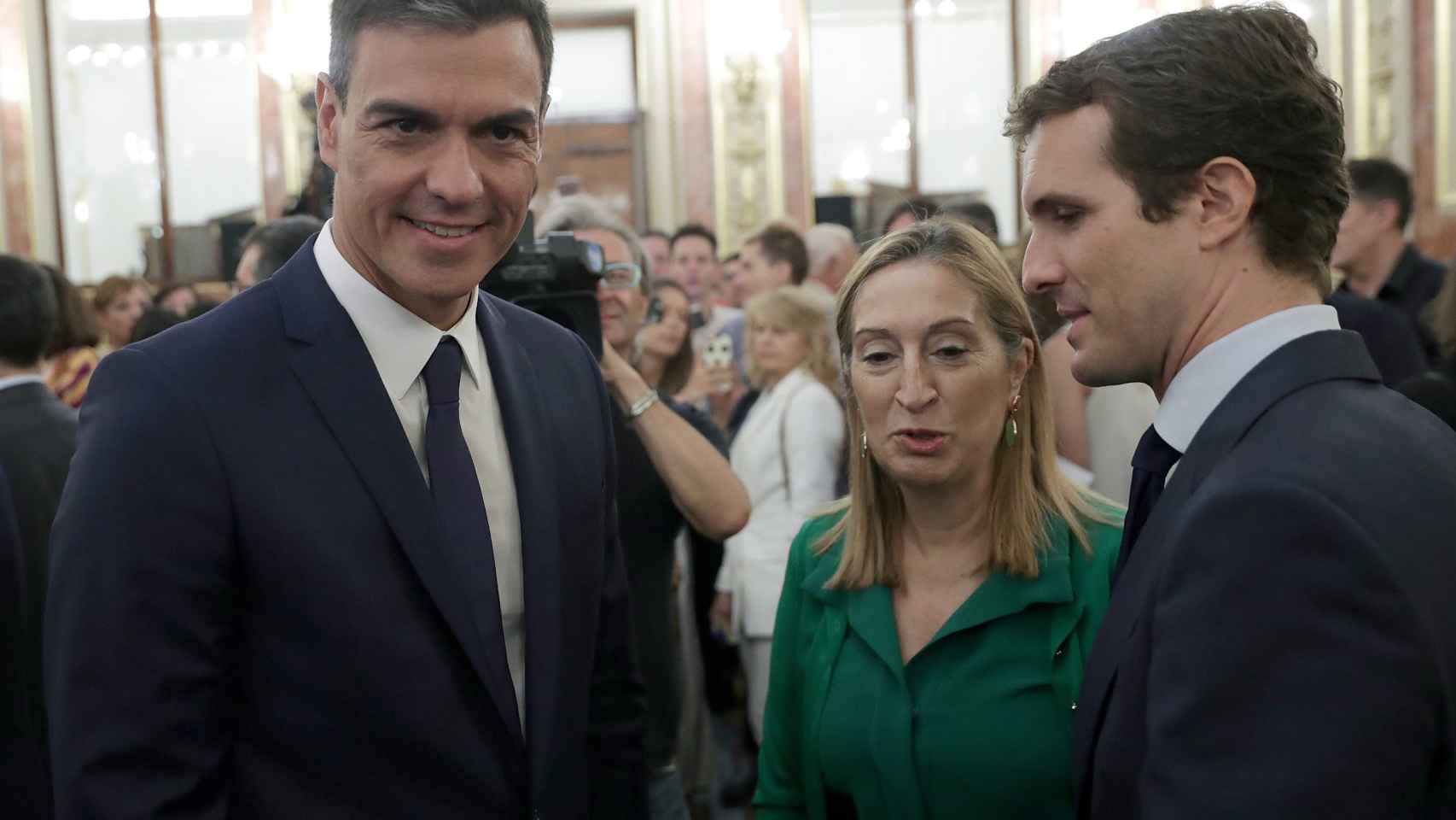 Pedro Sánchez, Ana Pastor y Pablo Casado, este jueves en el Congreso.