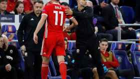 Bale se retira del partido de Gales