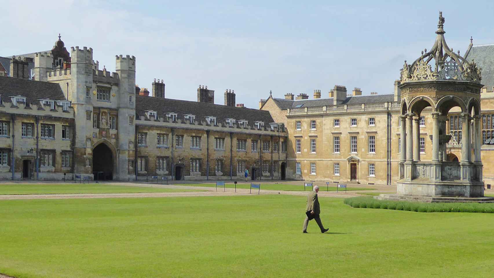 El Great Court del Trinity College, en la Universidad de Cambridge, en Inglaterra.