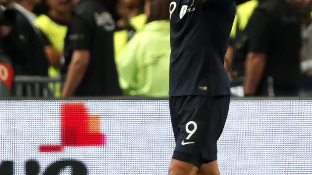 Giroud, tras anotar un gol con su selección.